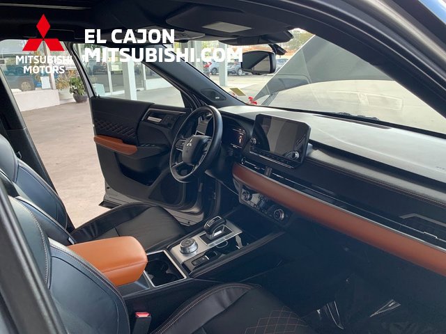 Vehicle image 27 of 28