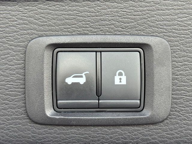 Vehicle image 26 of 29