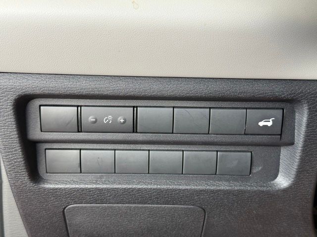 Vehicle image 16 of 29