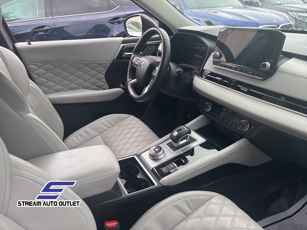 Vehicle image 9 of 32