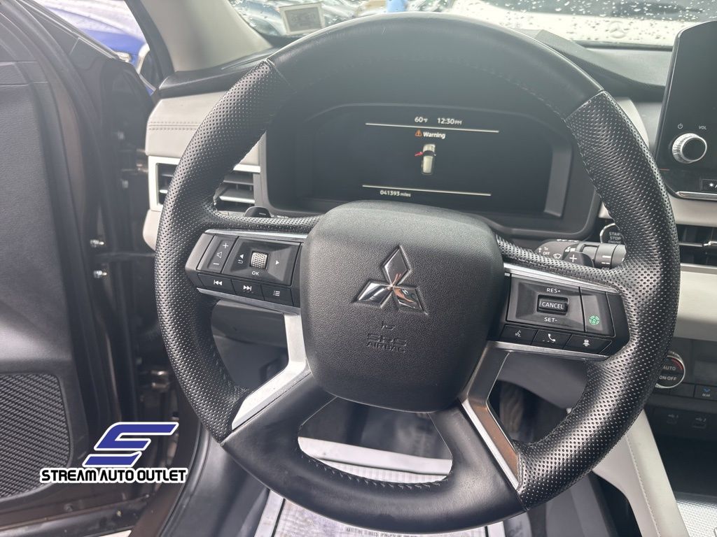Vehicle image 26 of 32