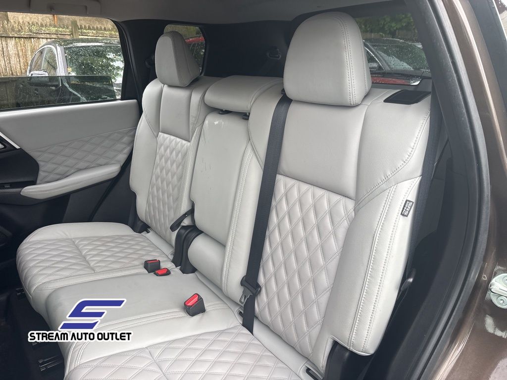 Vehicle image 19 of 32