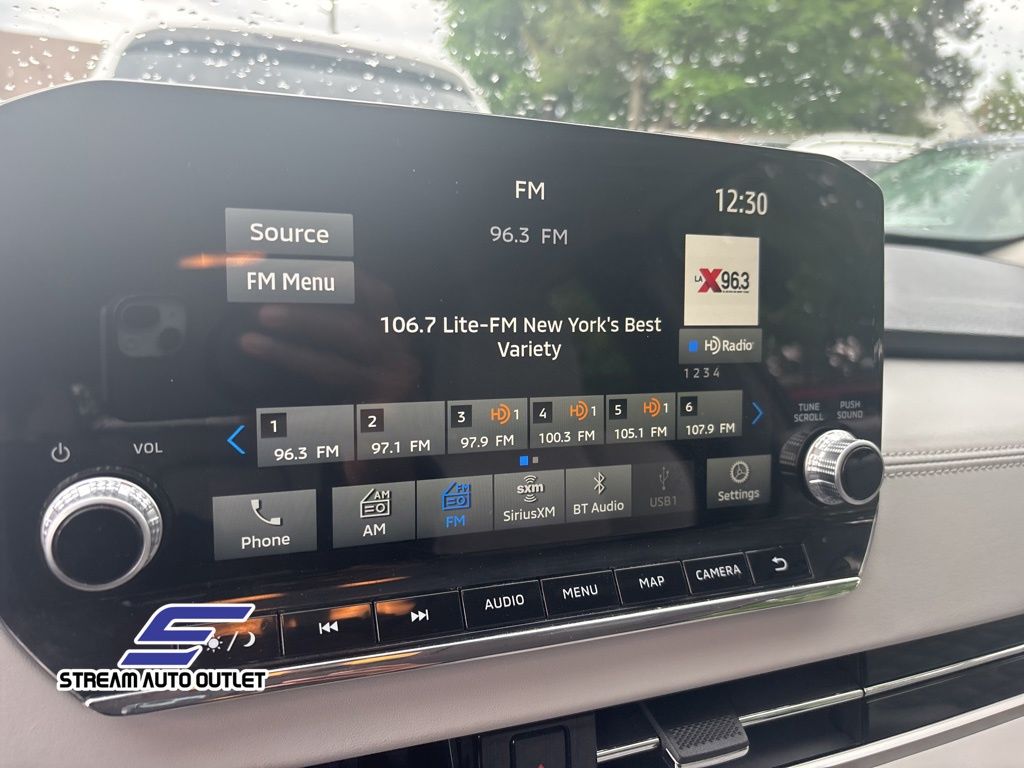 Vehicle image 29 of 32