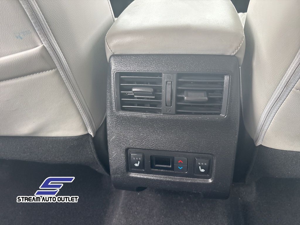 Vehicle image 15 of 32