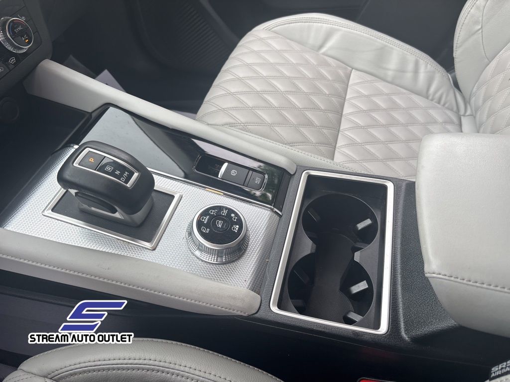 Vehicle image 31 of 32