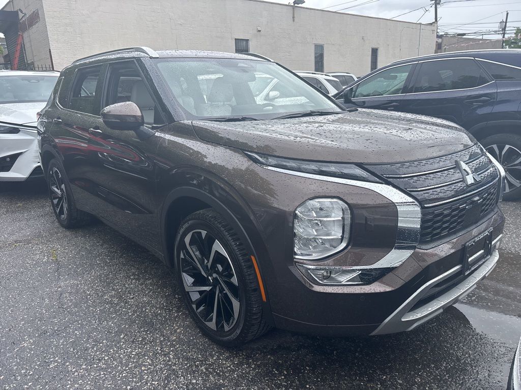 Vehicle image 3 of 32