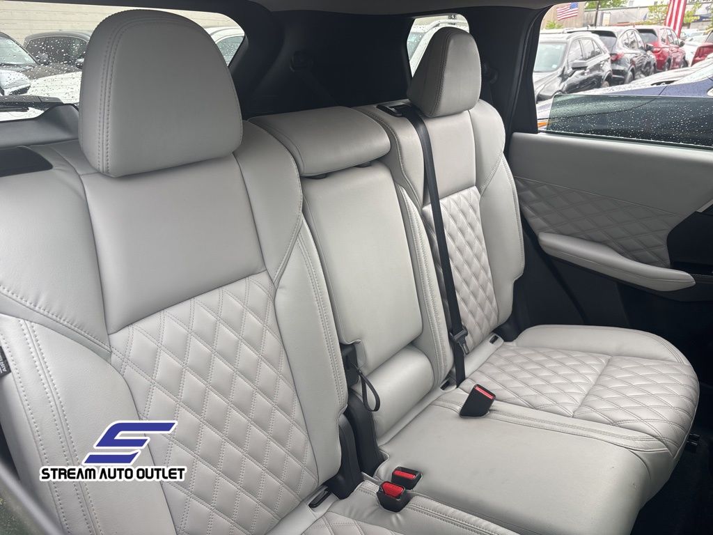 Vehicle image 12 of 32