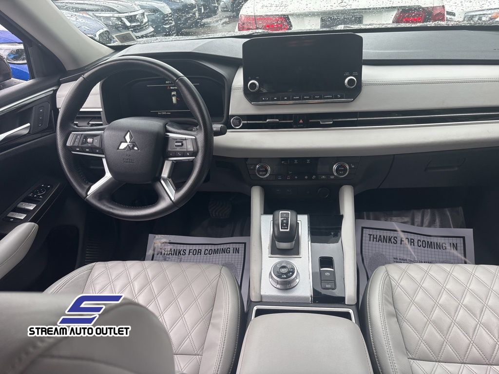Vehicle image 16 of 32