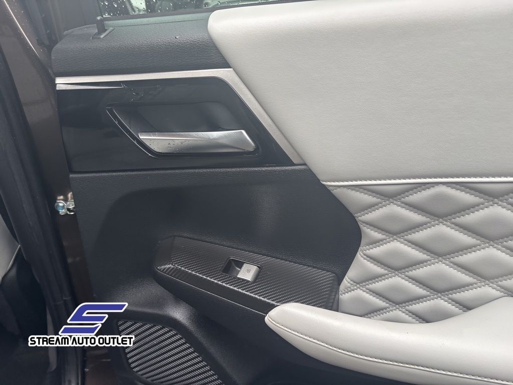 Vehicle image 14 of 32