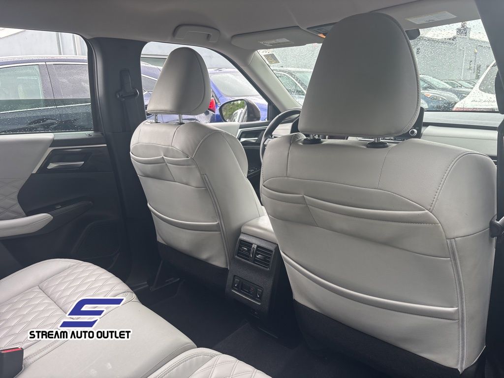 Vehicle image 13 of 32