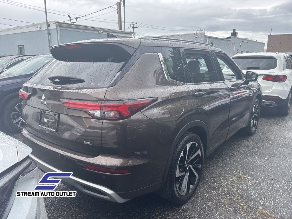 Vehicle image 5 of 32