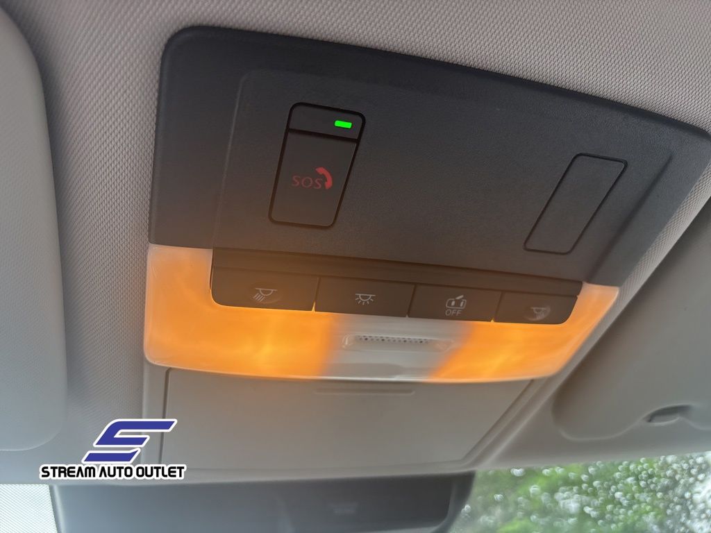 Vehicle image 27 of 32
