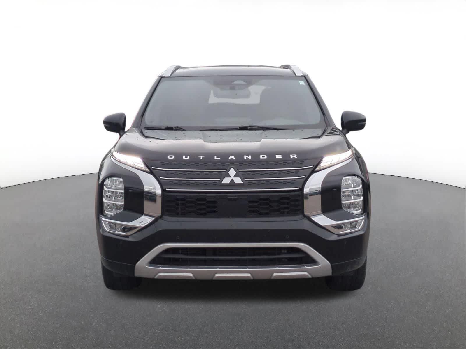 2022 Mitsubishi Outlander SEL Image 2 of 37