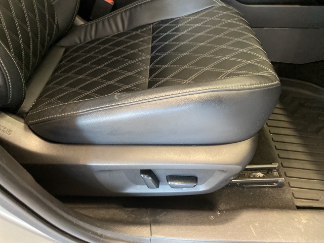 Vehicle image 36 of 38