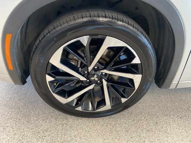 Vehicle image 9 of 38
