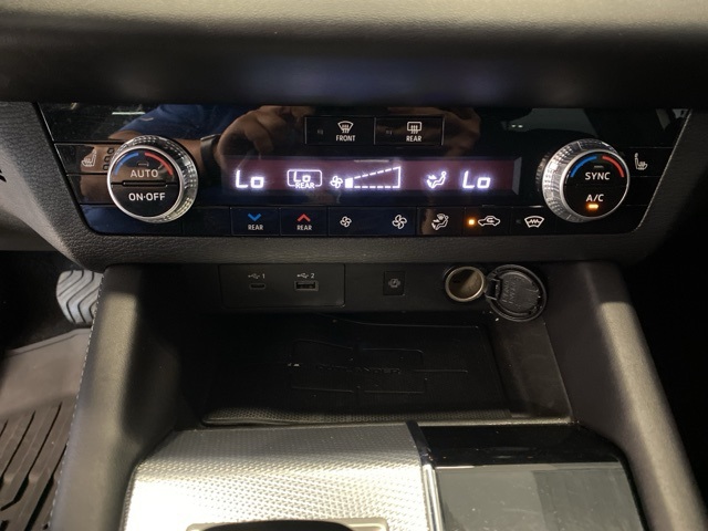 Vehicle image 21 of 38