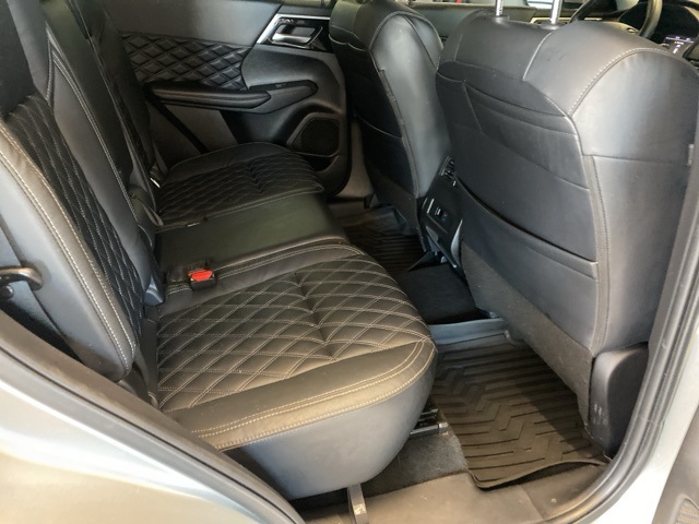Vehicle image 33 of 38