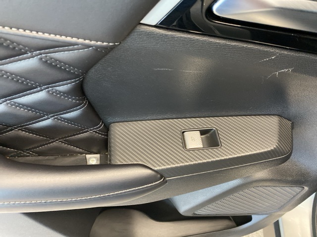Vehicle image 32 of 38