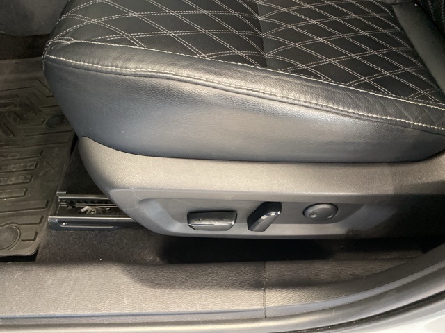 Vehicle image 26 of 38