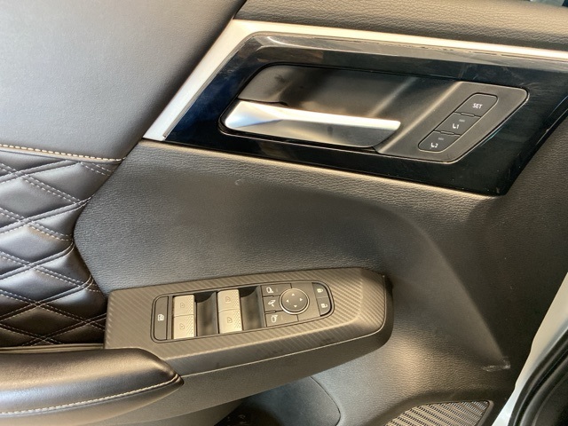 Vehicle image 28 of 38