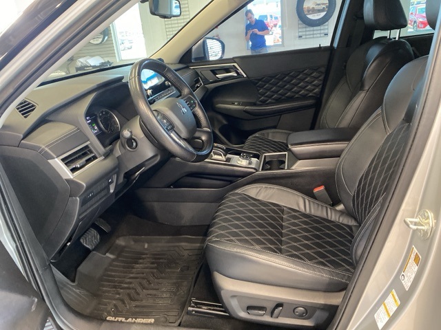 Vehicle image 25 of 38