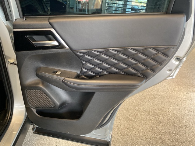 Vehicle image 34 of 38