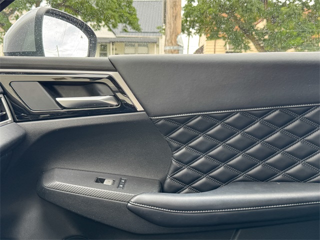 Vehicle image 43 of 49