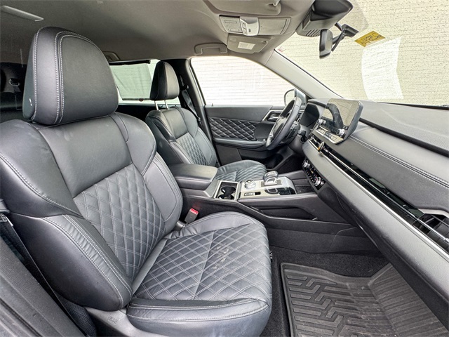 Vehicle image 17 of 49