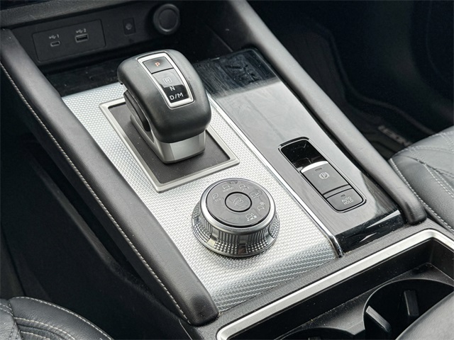 Vehicle image 33 of 49