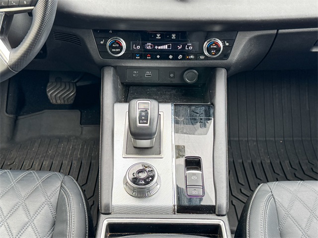 Vehicle image 40 of 49