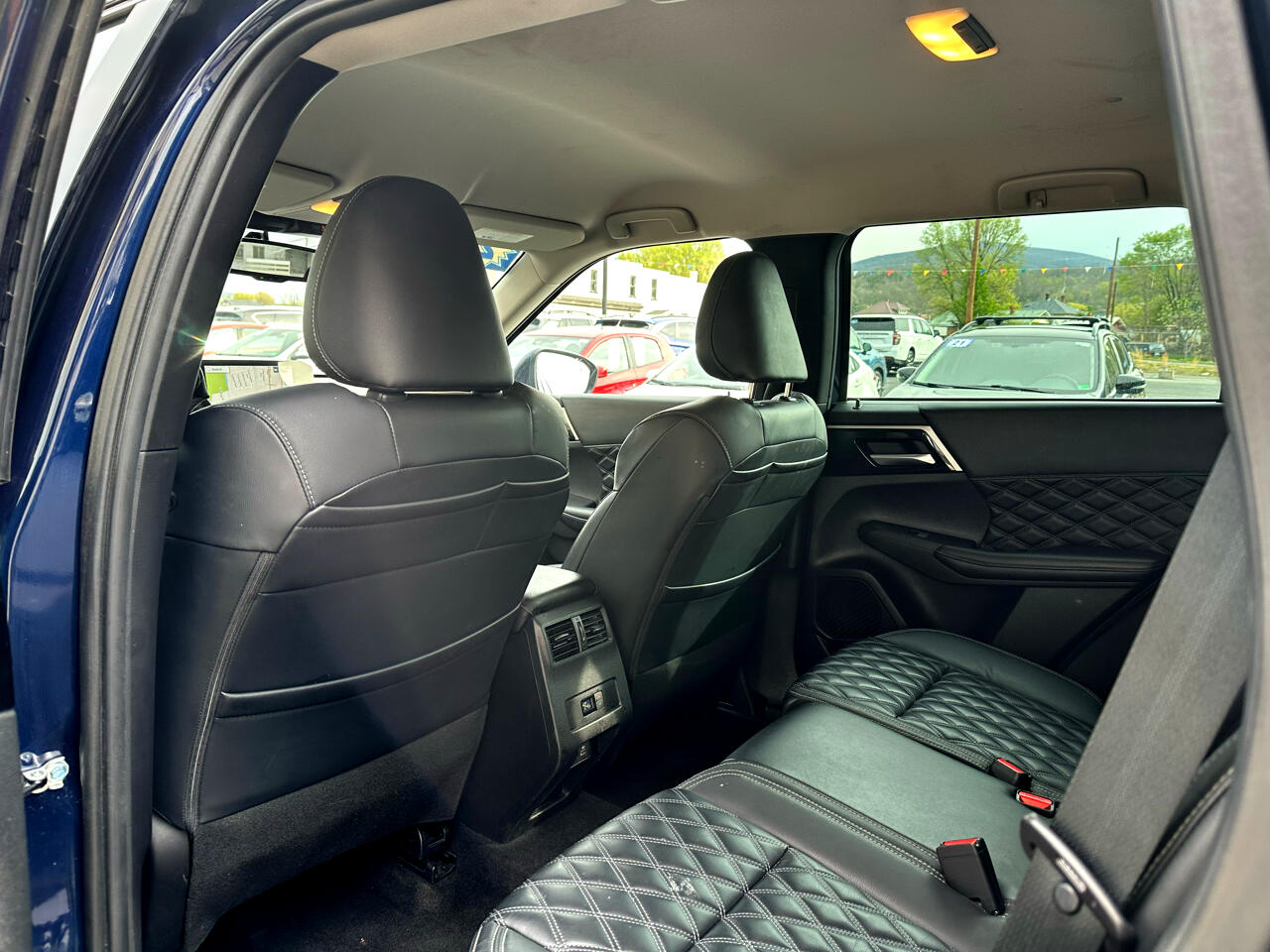 Vehicle image 14 of 16