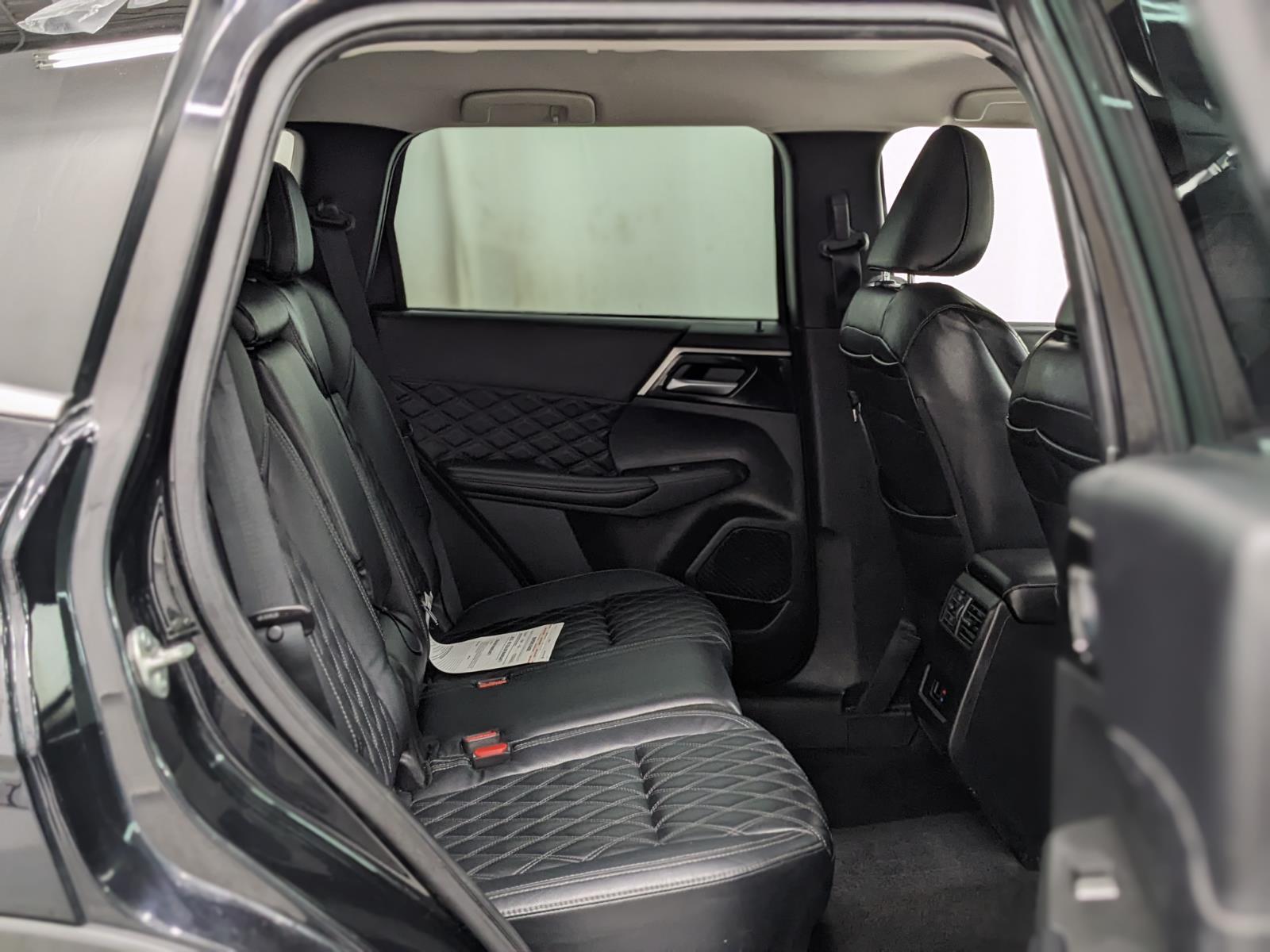 Vehicle image 21 of 31