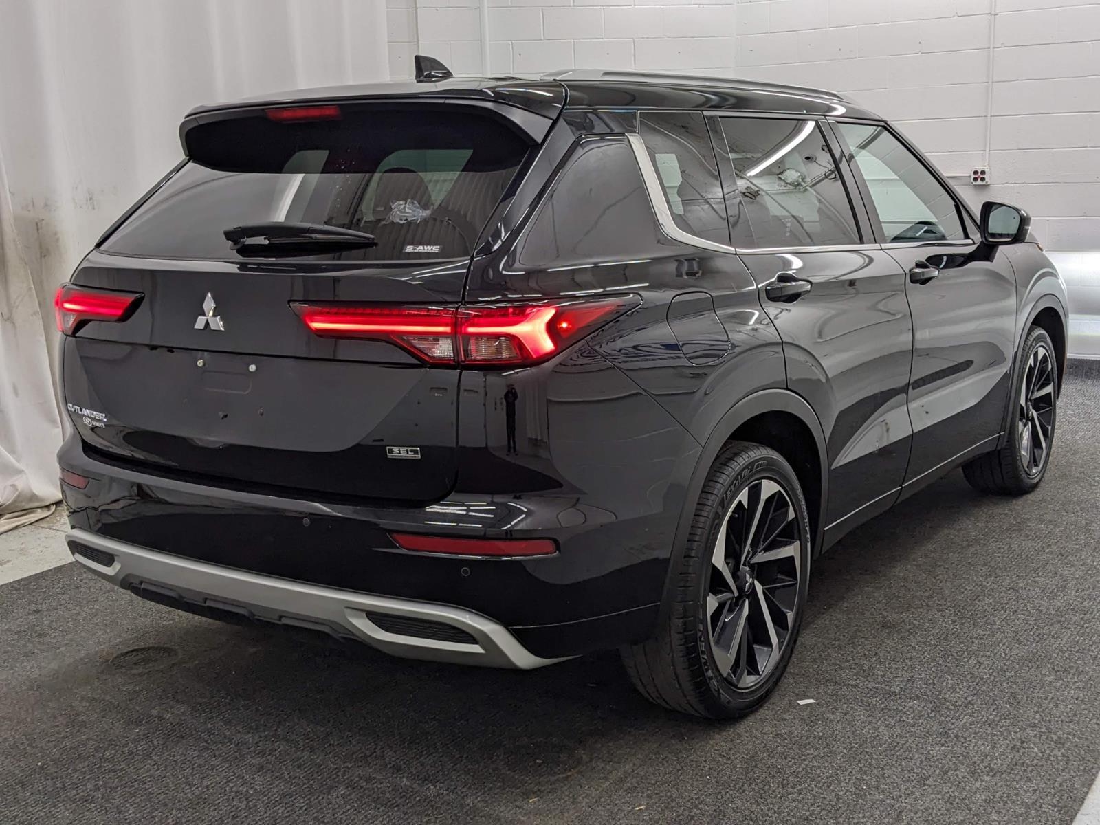 Vehicle image 4 of 31