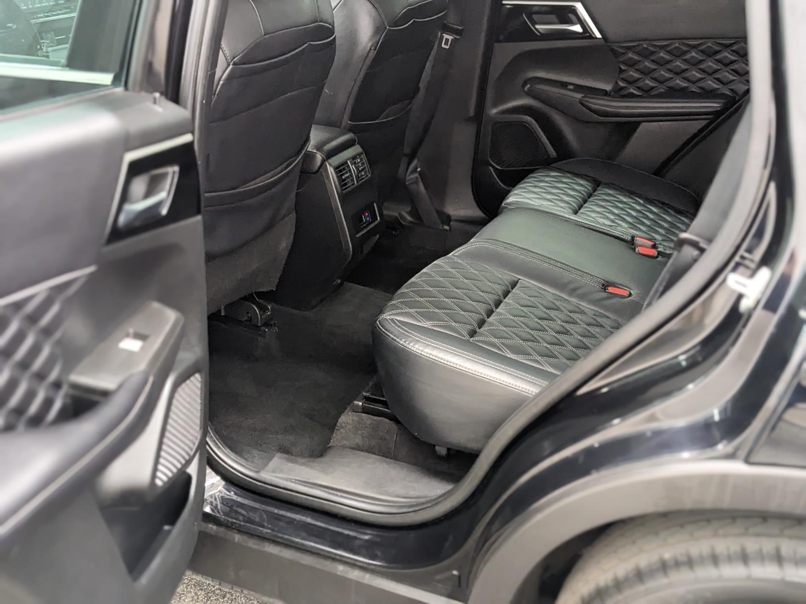 Vehicle image 24 of 31