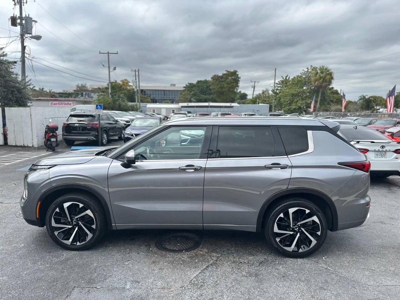 Vehicle image 14 of 50