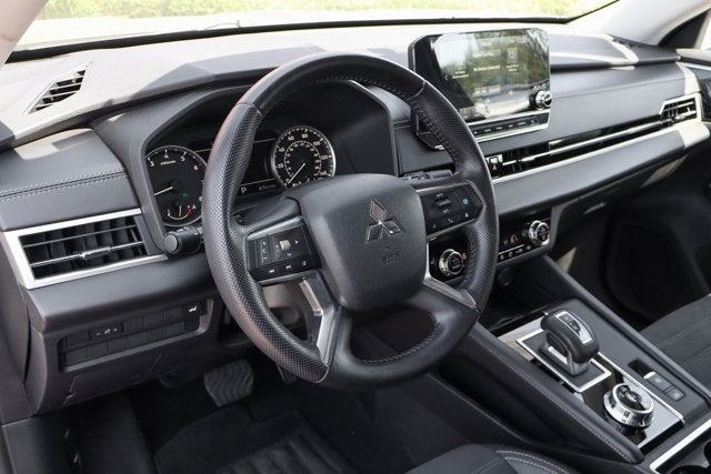Vehicle image 14 of 42