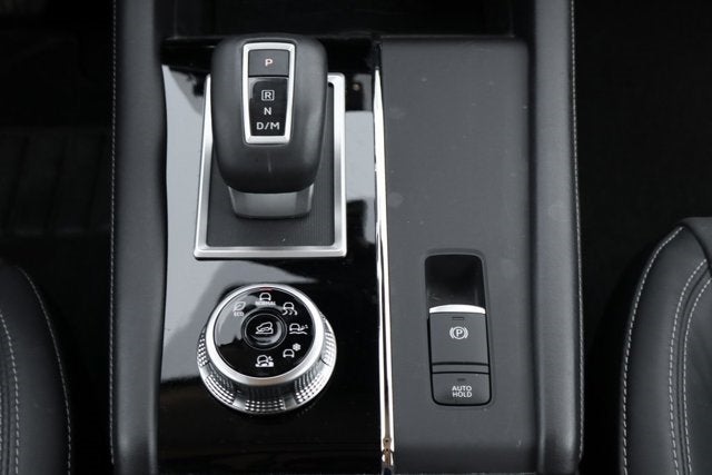 Vehicle image 27 of 42