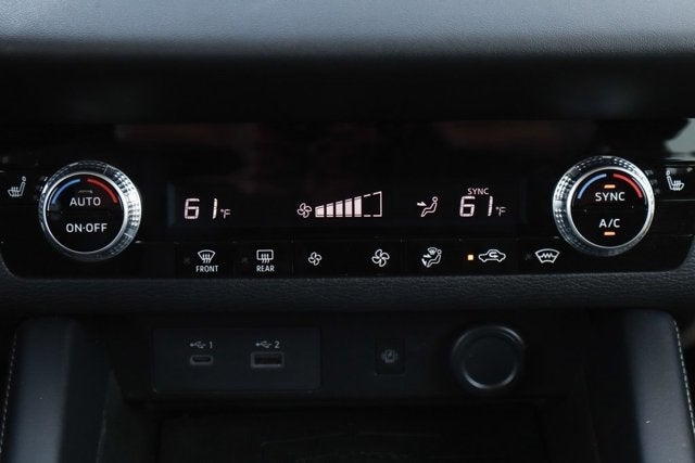 Vehicle image 25 of 42