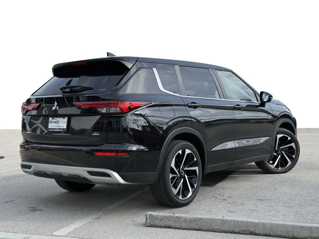 Vehicle image 4 of 32