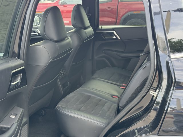 Vehicle image 10 of 32