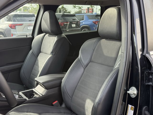 Vehicle image 11 of 32