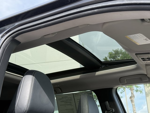 Vehicle image 14 of 32