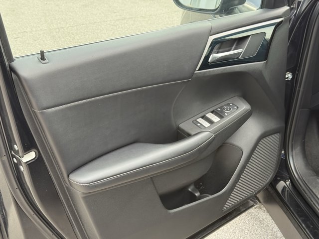 Vehicle image 19 of 32