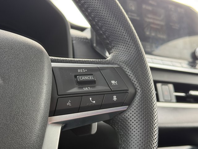 Vehicle image 23 of 32