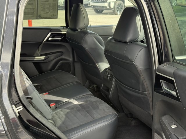 Vehicle image 8 of 32