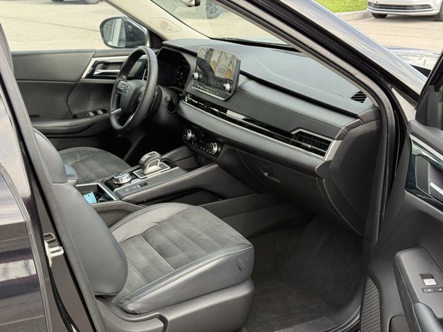Vehicle image 15 of 32