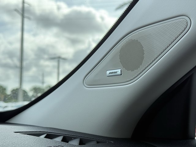 Vehicle image 28 of 32