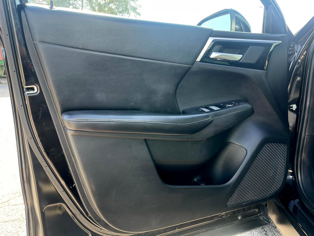 Vehicle image 9 of 30