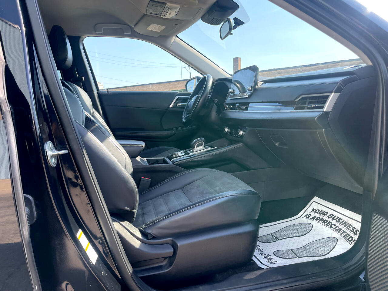 Vehicle image 17 of 30
