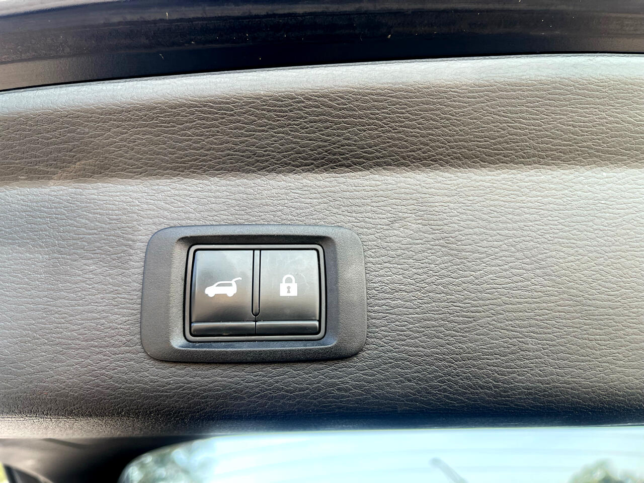Vehicle image 14 of 30